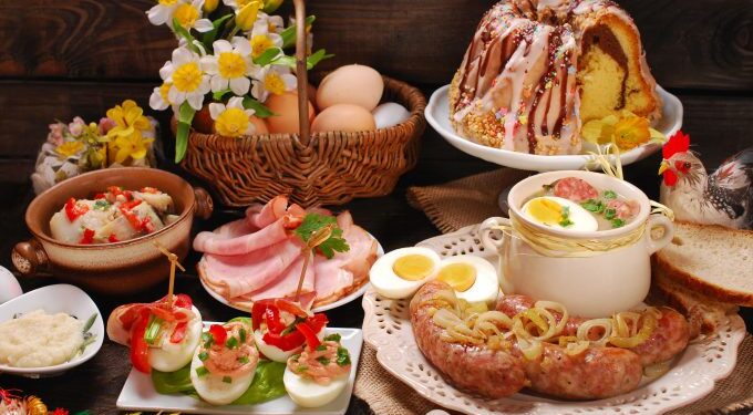 50% dintre români cheltuie peste 1000 de lei pentru masa de Paște
