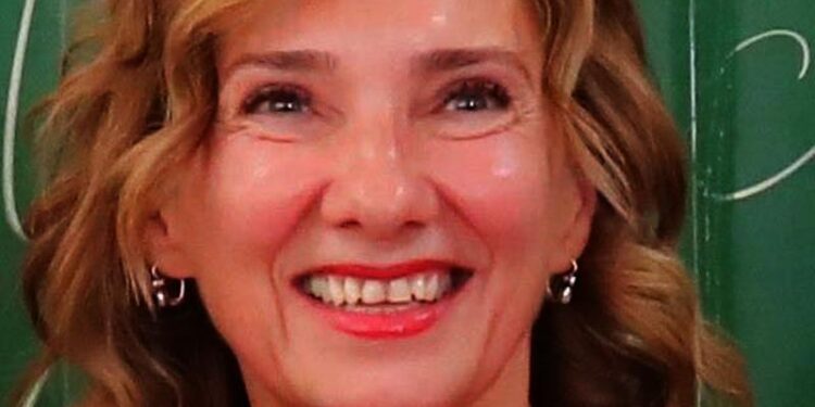 Carmen Iohannis, o frumusețe cum România nu a mai avut de la Regina Maria, are un soț care apreciază și casele, nu doar frumusețea