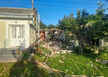 Explozie la o casă din Liteni, cauzată de o defecţiune la butelia de gaz