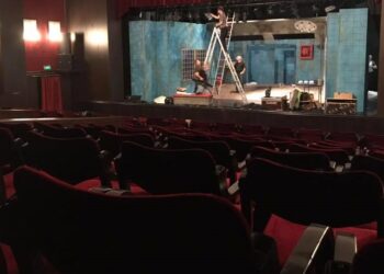 Accident de muncă la Teatrul Municipal din Suceava. Ce a pățit muncitorul?