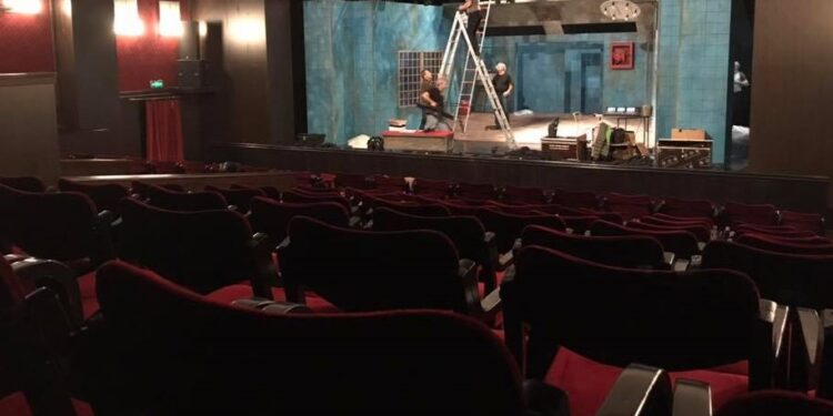 Accident de muncă la Teatrul Municipal din Suceava. Ce a pățit muncitorul?