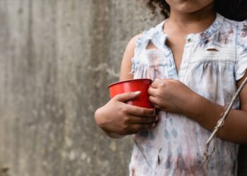 Sute de copii din județul Botoșani, aflați în risc de sărăcie, vor beneficia de fonduri europene