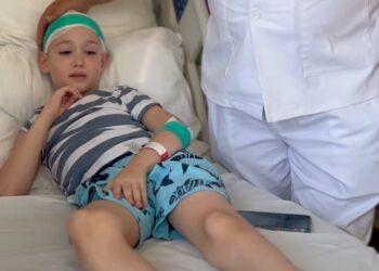 Copil de 7 ani din Brașov, operat cu succes la Iași! I s-a extirpat o tumoră cerebrală care îi punea viața în pericol
