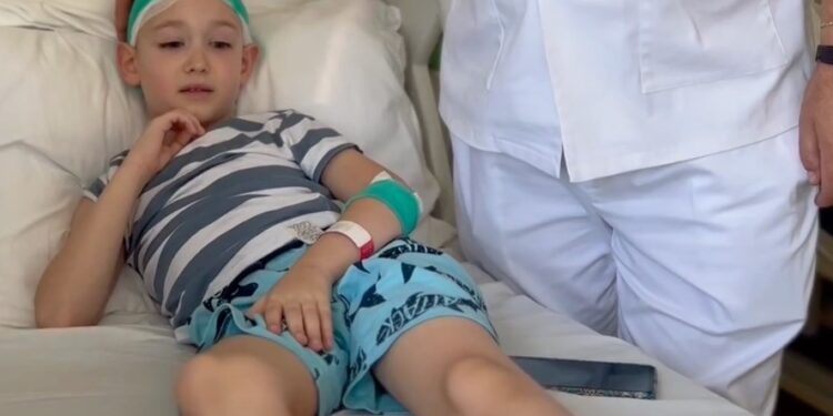 Copil de 7 ani din Brașov, operat cu succes la Iași! I s-a extirpat o tumoră cerebrală care îi punea viața în pericol