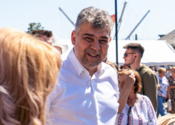 Frumușelul Marcel Ciolacu a făcut baie de mulțime în Baia, prima capitală a Moldovei, care nu e în Buzău