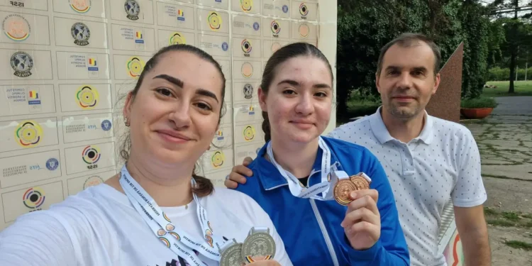 Cupa României: șase medalii la tir sportiv pentru două sportive de la CS Politehnica Iași, coordonate de conf. univ. dr. ing. Mihai Axinte, profesor al TUIASI