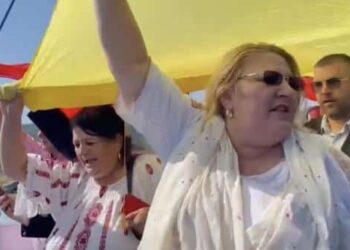 Diana Șoșoacă, huiduită de moți la Serbările Naționale de la Țebea