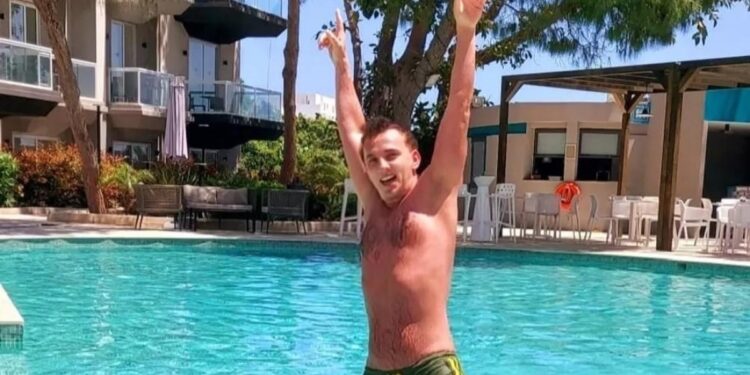 Câte mii de euro câștigă Mihai Trăistariu din cântările de pe litoral. „Turiștii mai cer dedicații, dar nu plătesc”