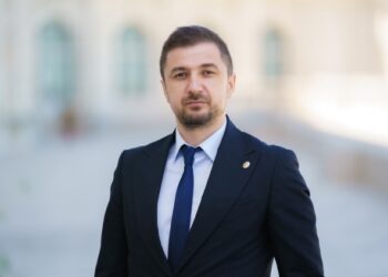 Adrian Axinia: Guvernul anunță creșterea TVA, noi propunem creșterea producției, mai mulți angajați și mai bogați