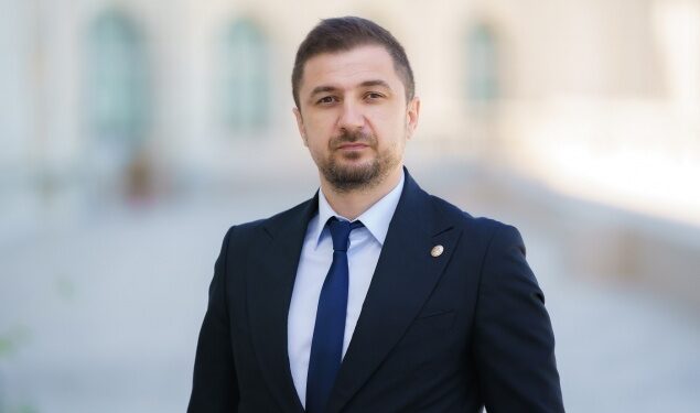 Adrian Axinia: Guvernul anunță creșterea TVA, noi propunem creșterea producției, mai mulți angajați și mai bogați