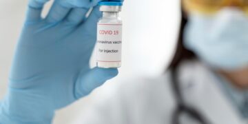 Vaccinul COVID, moarte sigură! Provoacă infarct!