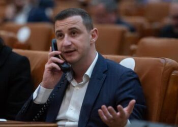 Alfred Simonis: Klaus Iohannis a trântit paltonul peste țară și a plecat ca un laș, în singurul moment în care mai era nevoie de el