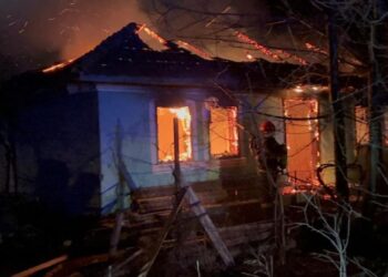 Tragedie în această dimineață: doi cetățeni botoșăneni au fost găsiți decedați într-o locuință mistuită de flăcări!