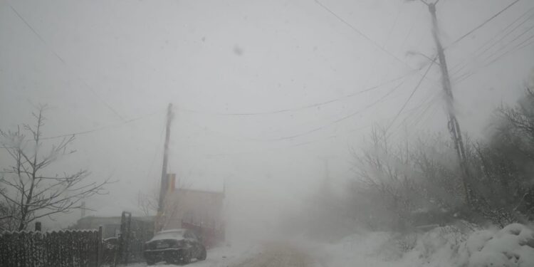 Ninsoarea face ravagii în județul Bacău! Circulaţia, restricţionată pe DN 11