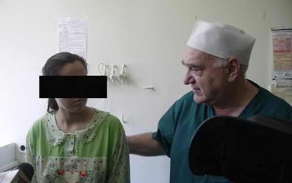 Angajații de la Maternitatea Bacău s-au comportat oribil cu o tânără de numai 16 ani: „Personalul medical mă alinta «avortata »”