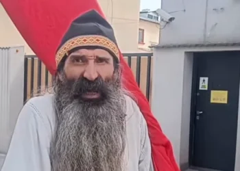 Cine este „Stegarul Dac”, personajul controversat pe care toţi românii îl adoră?