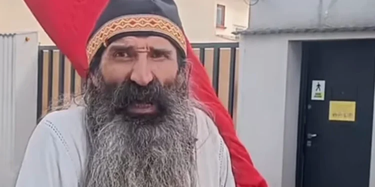 Cine este „Stegarul Dac”, personajul controversat pe care toţi românii îl adoră?