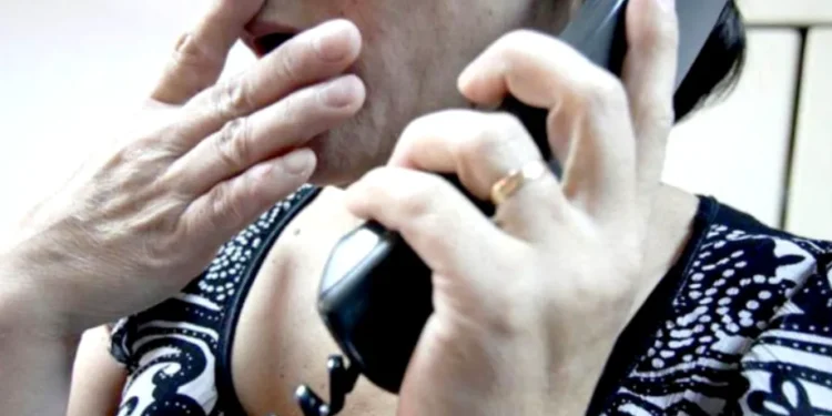 Metoda „Accidentul” lovește din nou! Tânăr reţinut de poliţişti după ce a înşelat o bătrână cu 16.000 lei