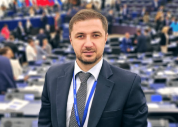 Adrian Axinia (AUR): Romașcanu lasă buzoienii pentru 20 000€/lună