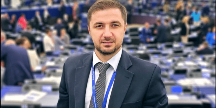 Adrian Axinia (AUR): Romașcanu lasă buzoienii pentru 20 000€/lună