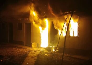 O nouă tragedie la Botoșani: Bărbat carbonizat chiar în casa cuprinsă de flăcări!