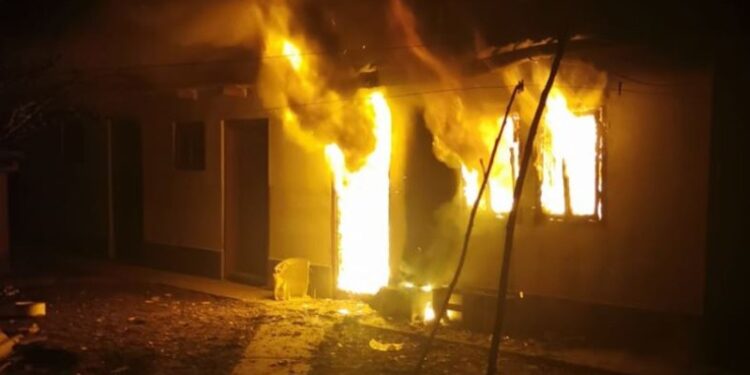 O nouă tragedie la Botoșani: Bărbat carbonizat chiar în casa cuprinsă de flăcări!