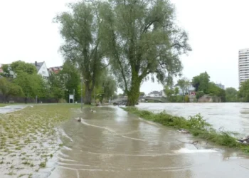 Anotimpurile, manipulate? În loc de primăvară-vară, România are parte de sezonul ploios și secetos! Ministerul Mediului, în alertă!