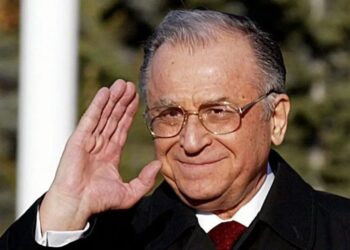 Întreaga Românie, în lacrimi! Ion Iliescu, cel mai iubit Președinte al țării, internat de urgență la ATI