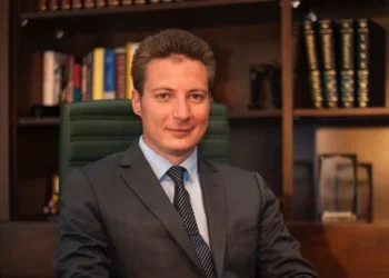 Consilierul USR Andrei Caramitru consideră că 200.000 de bugetari stau degeaba! „Sunt absolutamente fake!”