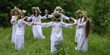 Tradiții și obiceiuri de Sânziene! Pe cine prăznuiesc creștinii în această zi sfântă