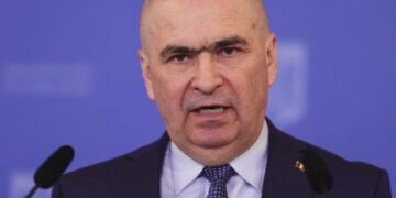 Ce vrea Bolojan să vă taie, pe lângă voucherele de vacanță, norma de hrană și sporuri?