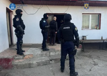 Sute de percheziții au loc luni înr-o operaţiune la nivel national de combatere a criminalităţii