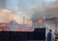 O mamă cu trei copii și-a văzut casa mistuită de flăcări! De la ce a pornit incendiul?
