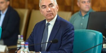 Guvernul României refuză să îl demită pe Dragoș Anastasiu după ce a recunoscut că a dat mită
