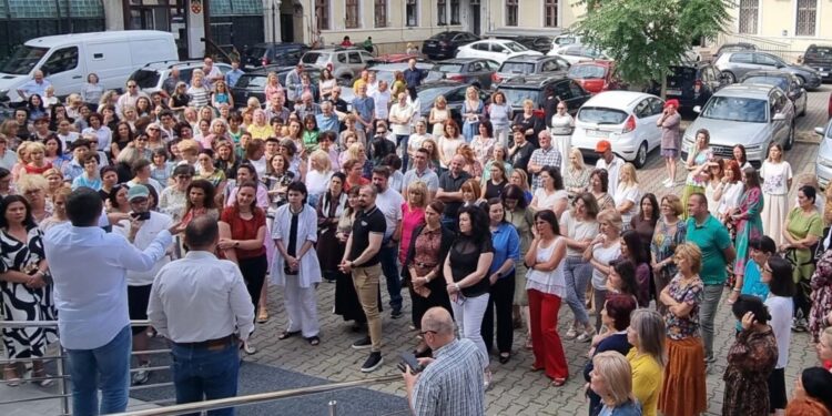 Proteste împotriva Guvernului în ziua în care își angajează răspunderea pe pachetul de austeritate!