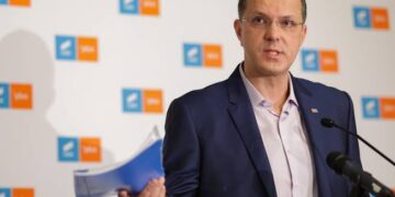 Combinatorul șef al USR, Moșteanu, ajuns Ministrul Apărării fără… stagiu militar!