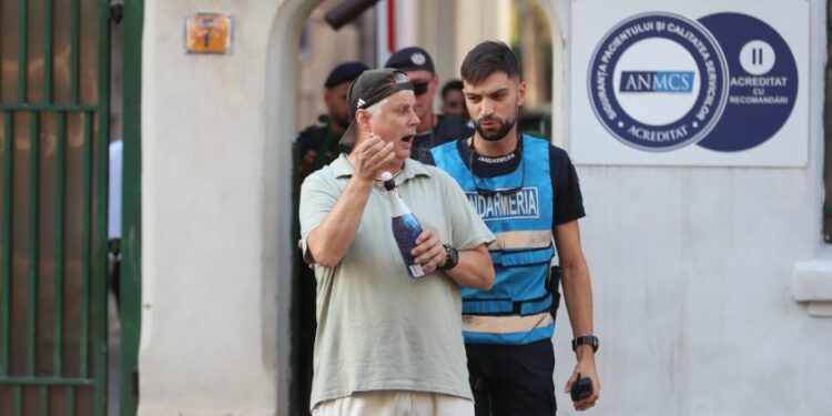 Marian Ceaușescu a desfăcut șampania după moartea lui Ion Iliescu, chiar în fața spitalului!