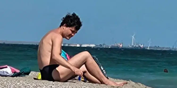 Nicușor Dan, mai leneș ca Iohannis! După trei săptămâni de „pelerinaj”, și-a mai luat una de concediu la mare!