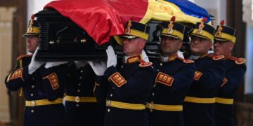 Câte mii de euro costă sicriul ‘Lincoln’ în care a fost depus trupul lui Ion Iliescu?
