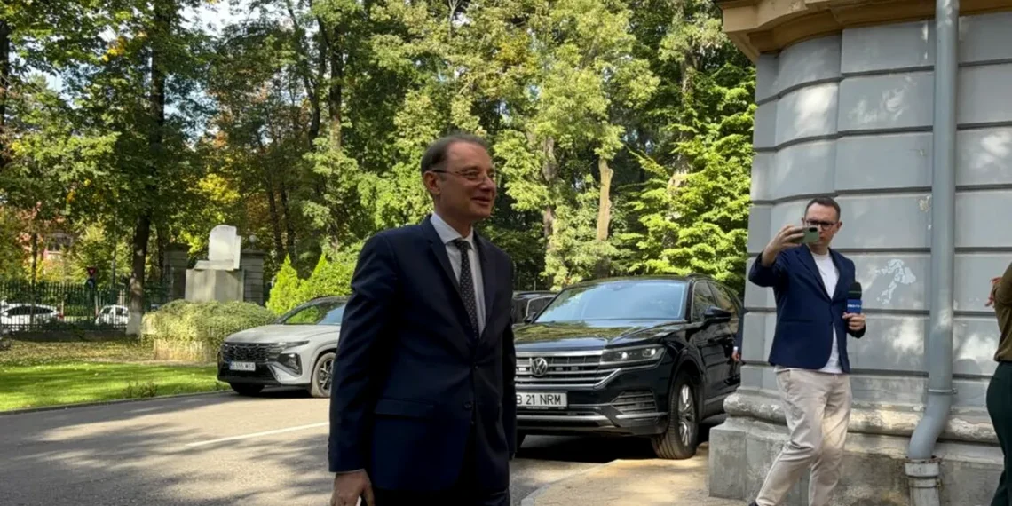 Zi decisivă pentru Luca Niculescu. Cu cine negociază premierul desemnat pentru cele 233 de voturi